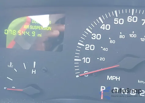 2000 Lincoln Town Car Signature из США, поврежденный, VIN 1L1FM81W4YY903827